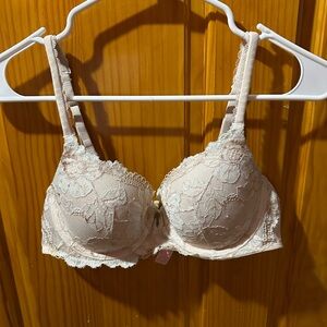 Victoria's Secret Cream Lace Bra with Underwire Support